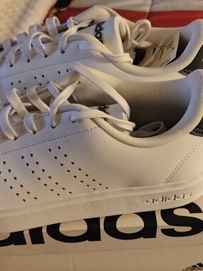 Adidas Women's  White Casual Leather Sneaker Size 7.5